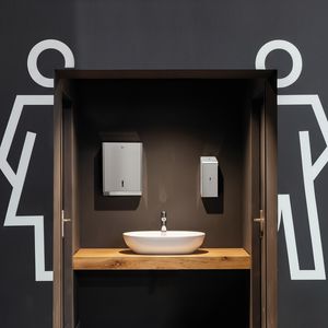 Bathroom accessories, Collezione di accessori per bagno in metallo