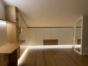 Armadio mansarda su misura moderno, Armadio moderno per mansarda, realizzato su misura