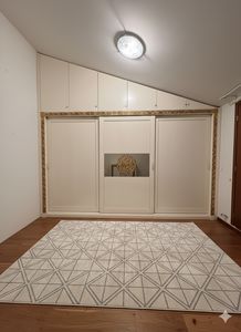 Armadio mansarda su misura classico, Armadio alto realizzato su misura per mansarda