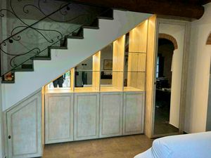 Armadio sottoscala su misura, Armadio sottoscala con illuminazione a LED, su misura