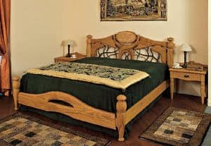 Collezione Castello, Arredamento completo per camera albergo, stile rustico, in legno castagno massiccio