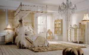 Romeo, Cameretta con letto a baldacchino, decorazioni oro