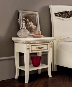 Art. 71BO02CD, Comodino in stile classico, in legno con un cassetto