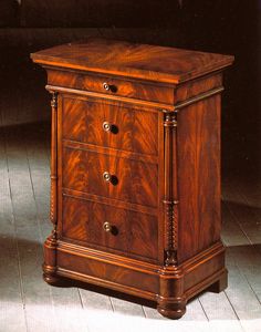 Ottocento comodino, Comodino in legno, stile classico