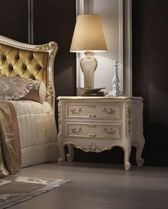 R45 / comodino, Comodino in stile classico, con intagli, laccato bianco