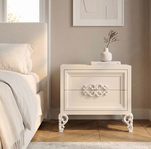 Art. 1882, Comodino laccato bianco, con maniglie intagliate