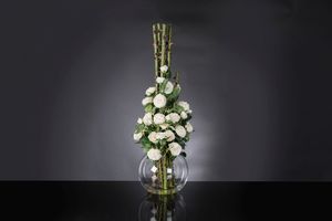 Eternity Penelope Column Roses, Composizione floreale su vaso in vetro