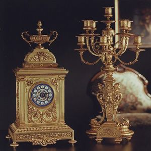 Art.417, Orologio e candelabro in bronzo