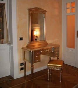 Toilette 1, Toilette con specchio in legno, in pelle oro
