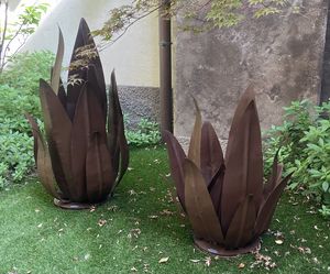 Agave, Arredi decorativi da giardino in metallo