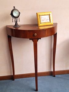 Art. 30, Consolle con piano a mezzaluna, stile classico