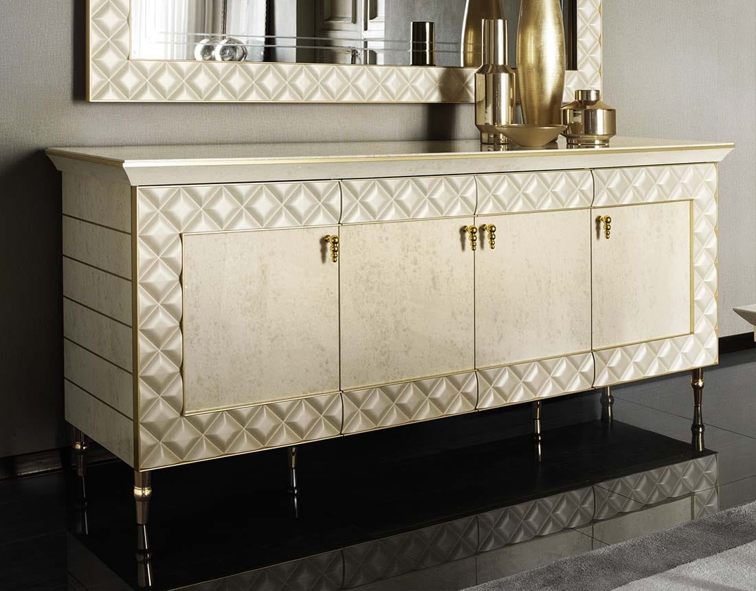 Credenza classica con cornice capitonné