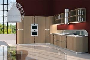 CUC01 Mistral cucina, Cucina elegante e funzionale, con intarsi di legno e metallo