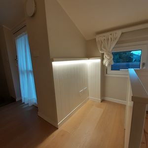 Boiserie moderna per cameretta, Boiserie moderna per cameretta, con luci LED