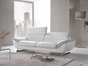 Cruise, Elegante e confortevole divano moderno con piedini in acciaio