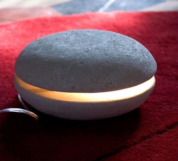 Big Mac, Piccola lampada da tavolo, realizzata in pietra