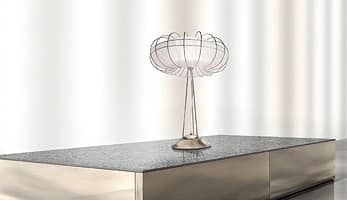 Moon lumetto, Lampada da tavolo dalle linee essenziali e minimaliste