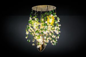 Flower Power Fuchsia Cascade + Egg, Lampadario composto da fiori artificiali