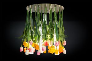 Flower Power Tulip Round, Lampadario composto da fiori artificiali