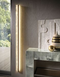 Forest colonna di luce, Lampada da parete dalla struttura verticale