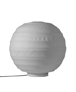 Braille CT144 2B INT, Lampada da tavolo, a forma sferica, con decori in rilievo
