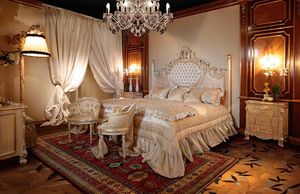 Art. 490, Sfarzosso letto con colonne intagliate