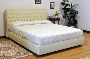 Chesterfield letto, Il letto con testata capitonn per eccellenza