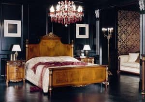 P5610, Letto matrimoniale con pediera in legno, impiallacciato in essenze di noce, piuma di noce, per stanze da letto in stile classico di lusso