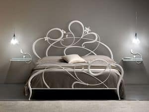 Anemone, Letto matrimoniale in ferro battuto, linee curve