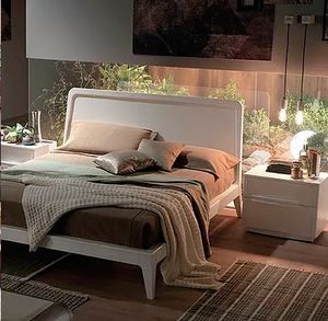 Simple, Letto in legno dal design essenziale