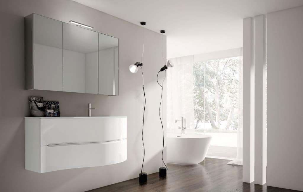 Mobile da bagno bianco lucido, con lavabo in crisallo