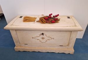 Art. 410, Cassapanca in stile classico