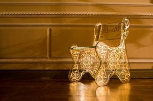 Mini Sinuosa Gold Arabesque, Poltroncina in vetro, con decori dal gusto mediorientale