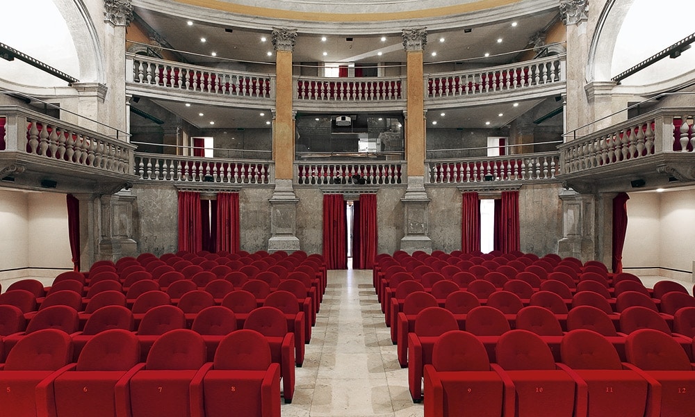 METROPOLITAN, Versatili sedute per sale conferenza e teatri