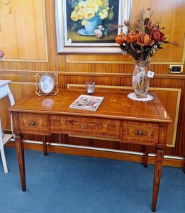 Art. 275, Scrivania stile classico, con intarsi