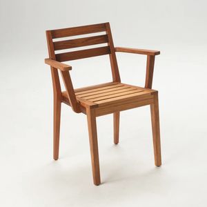 Sedia impilabile MD2, Sedia con braccioli per esterno, impilabile, in legno di iroko