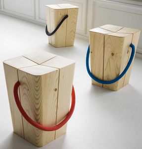 Hug, Sgabello monolitico in legno