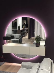 Specchio sagomato, con luce LED dimmerabile