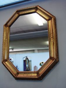 Art. 156, Specchiera ottagonale, con finitura foglia oro
