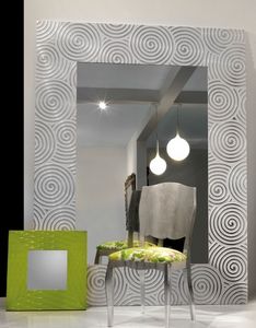 Art. 20800, Specchio con cornice decorata con spirali