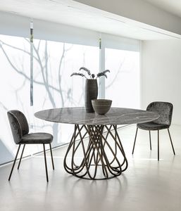 Infinito, Elegante e sofisticato tavolo con base in metallo