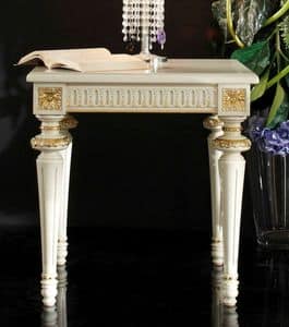 L5524, Tavolino quadrato, particolari intagliati decorati con oro foglia, per ambienti in stile classico