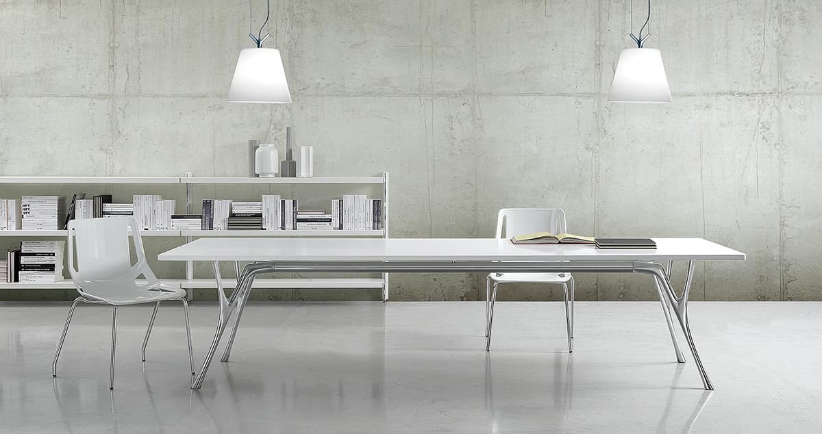 Pegaso solid, Lungo tavolo in alluminio lucidato e piano in resina