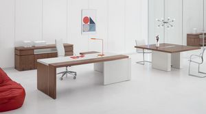 Ar.tu comp. 04, Elegante scrivania direzionale, in pelle bianca