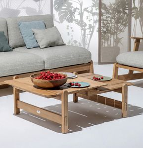 Bhumi 04K9, Tavolino in legno teak naturale, dalle geometrie pulite e armoniose