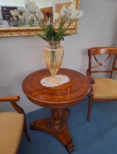 Art. 712, Tavolo con piano in radica intarsiata