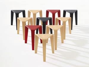 Ply, Tavolini dalle forme alternative, struttura minimale in legno