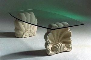 Sedna, Tavolino in pietra con base a conchiglia