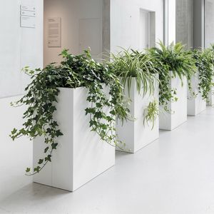 Design Collection Planters, Portavaso con struttura in acciaio verniciato, dal design minimale