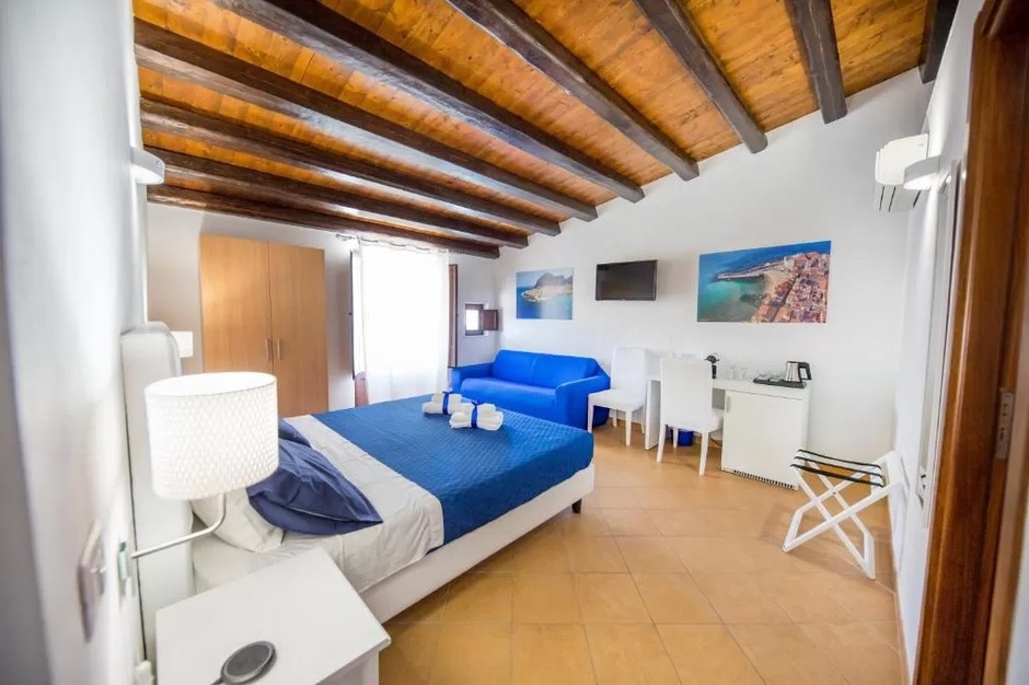 Arredamento per camera Hotel a Cefal� (PA)